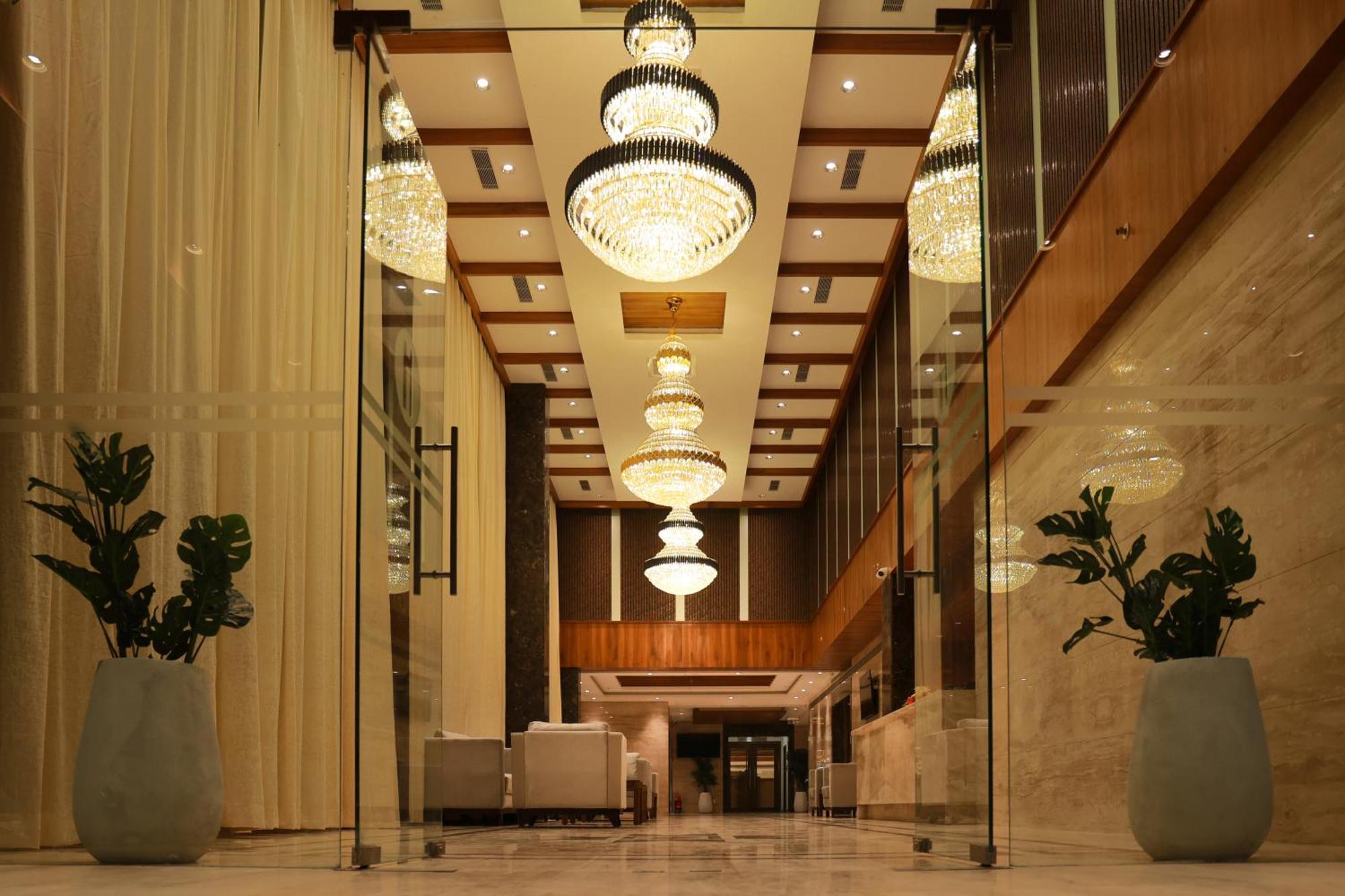 העיר בנגלור Icon Grand Hotel By Bhagini מראה חיצוני תמונה